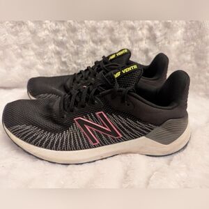 New Balance Black and Pink Womens Running Sneakers Size 10